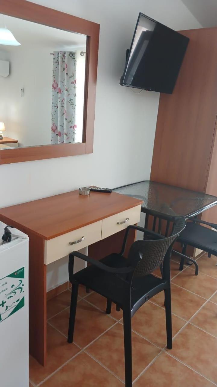 Guesthouse Mateo เดอร์มี ห้อง รูปภาพ