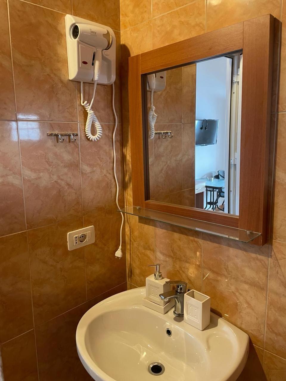 Guesthouse Mateo เดอร์มี ภายนอก รูปภาพ